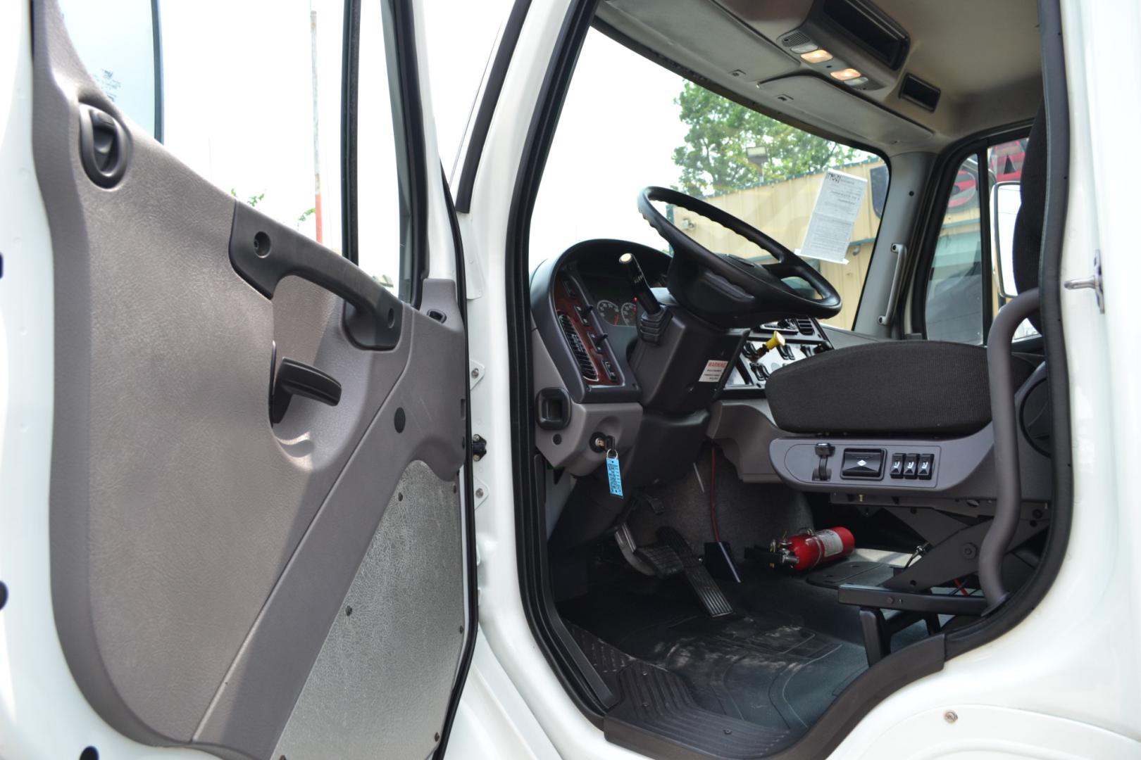 2019 WHITE /BLACK FREIGHTLINER M2-106 with an CUMMINS B6.7L 240HP engine, ALLISON 2500RDS AUTOMATIC transmission, located at 9172 North Fwy, Houston, TX, 77037, (713) 910-6868, 29.887470, -95.411903 - Photo#17